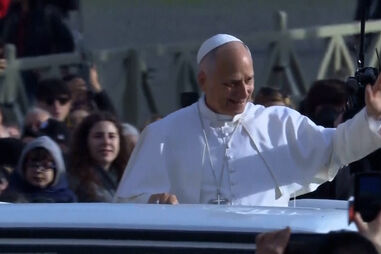 Papa chega à Praça de São Pedro para a última audiência jubilar
