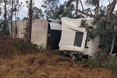 Um ferido após despiste de camião em Estarreja