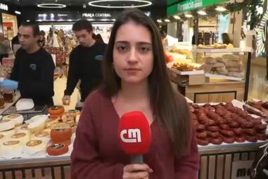 Portugueses fazem as últimas compras para a véspera de Natal
