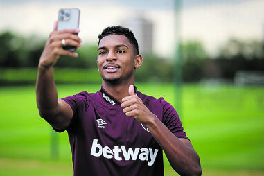 Luis Guilherme, reforço do Sporting CP, está a caminho de Lisboa