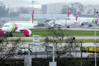 PSP entra em avião da TAP após denúncia feita durante voo