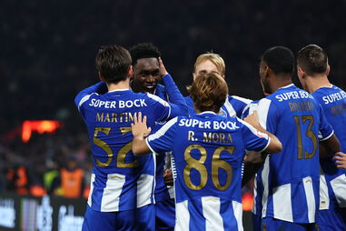 FC Porto lidera o campeonato e procura responder à pressão do Sporting, que ganhou sábado