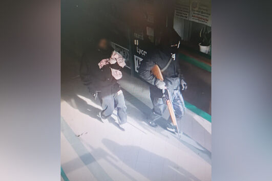 Gang armado com caçadeira assaltou ourivesaria em São João da Talha