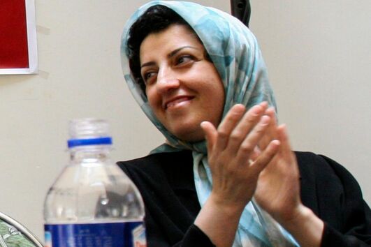 Nobel da Paz Narges Mohammadi 'entre a vida e a morte'