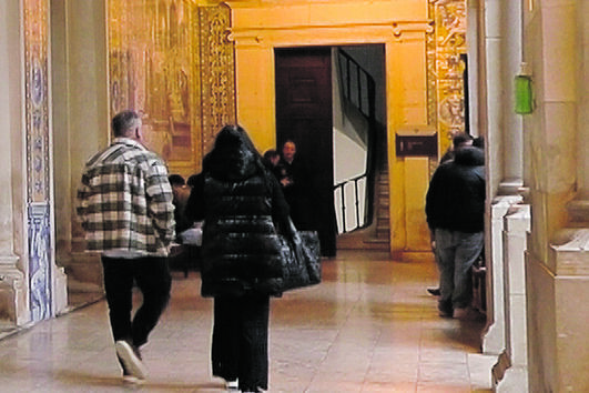 Ex-polícia condenado por falsificar escalas