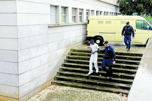 Arguido, esta sexta-feira, à entrada para o tribunal