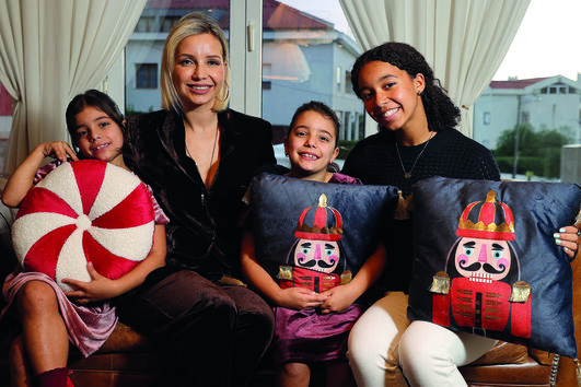 Luciana Abreu fez uma produção de Natal com as três filhas mais novas