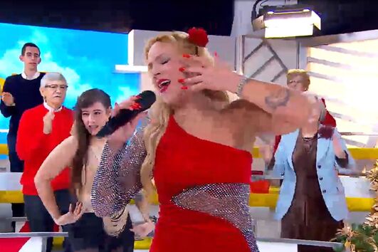 Flor apresenta a música "Esta Noite de Natal" 