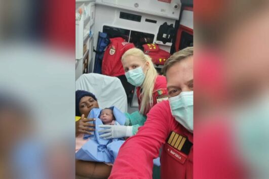 "Tinha o cordão umbilical enrolado ao pescoço": comandante sobre bebé que nasceu em ambulância na noite da consoada