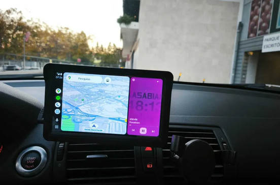 Carplay Hippcron moderniza a conectividade automóvel com navegação e música