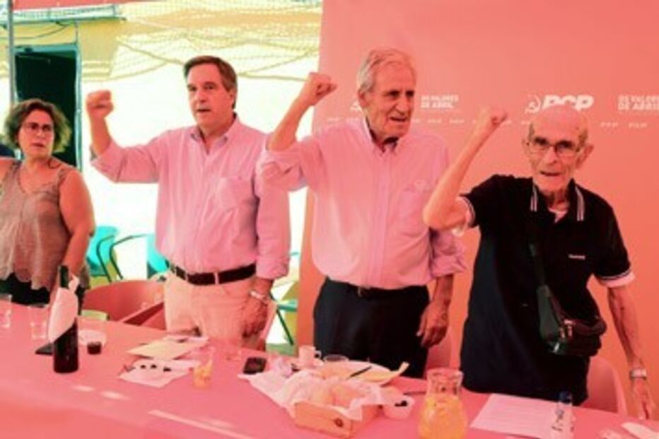 Manuel Pedro, à direita de Jerónimo de Sousa