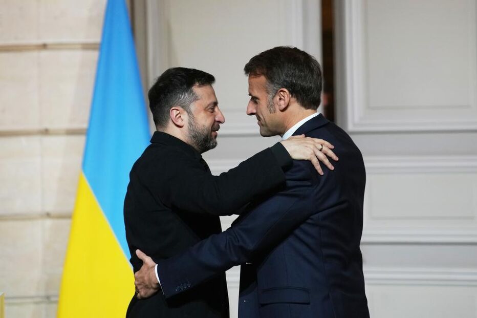 Zelensky reuniu-se com Emmanuel Macron em Paris