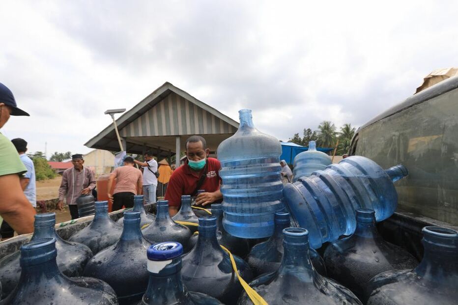 Distribuição de água potável para a população