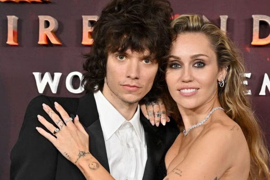 Miley Cyrus surge com Maxx Morando após anúncio de noivado