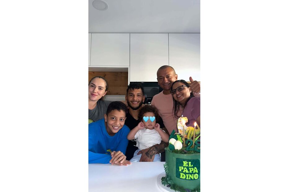 Família celebra aniversário de 'El Papa Dino', alcunha carinhosa de Luis Suárez