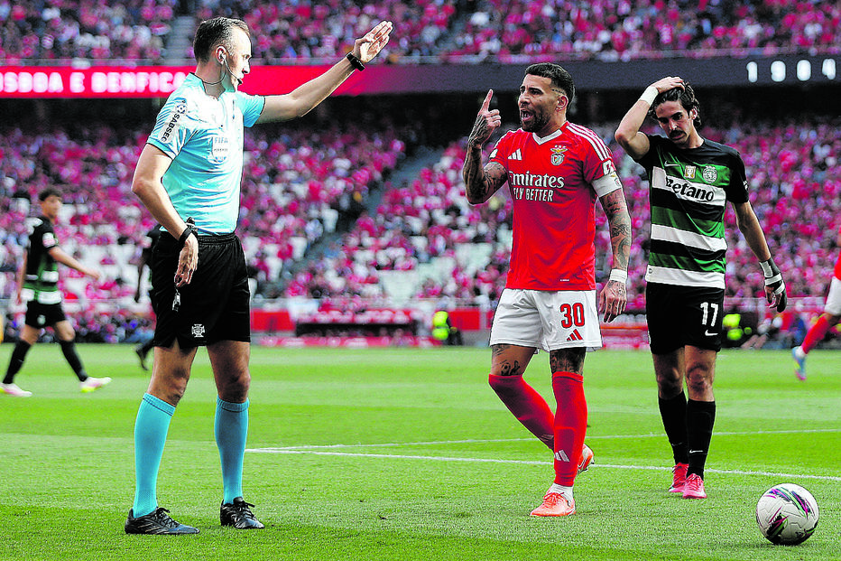 Árbitros de futebol dispostos a avançar para a 