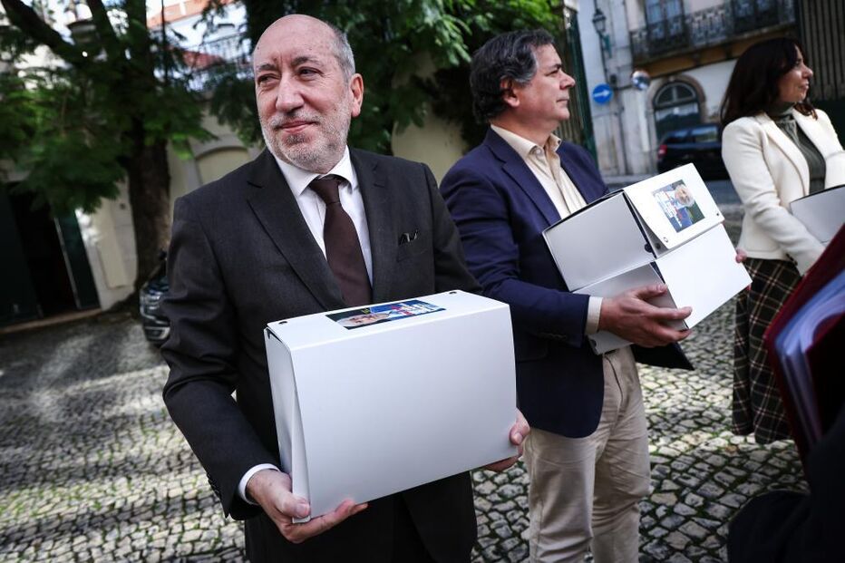 António Filipe formaliza candidatura com caixas em Lisboa