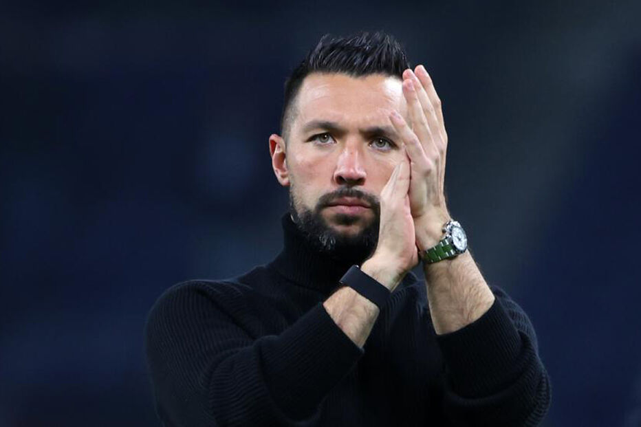 Francesco Farioli reage durante o jogo com o Nice