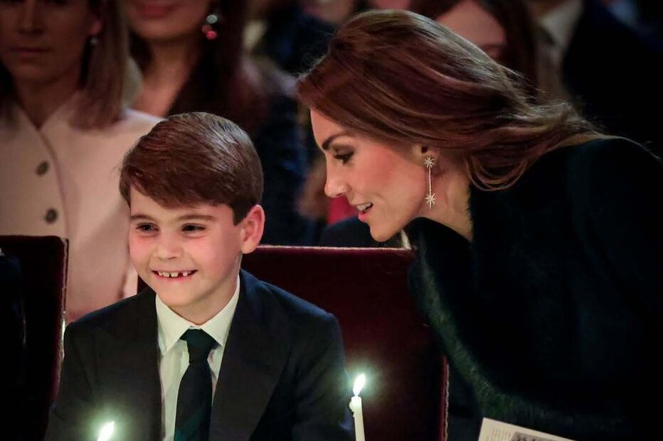 Kate Middleton e o príncipe Louis na missa de Natal, em Westminster