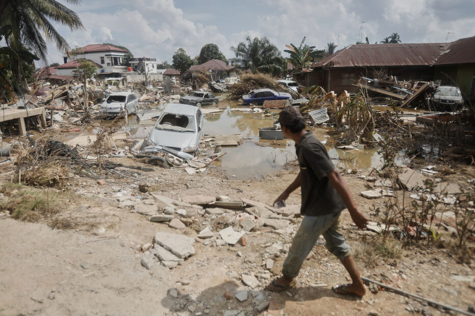 Inundações na Indonésia causam destruição e aumentam número de mortos para 914