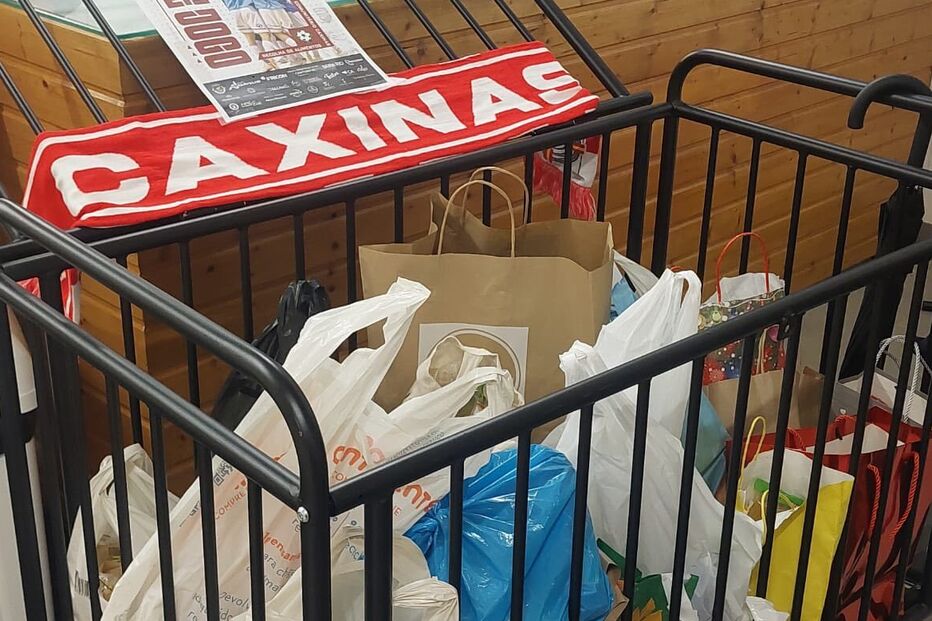 Bens alimentares recolhidos em jogo da ADCR Caxinas