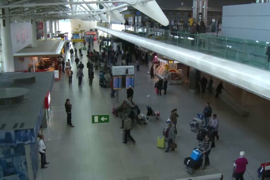 Sistema de controlo de fronteiras poderá ser suspenso no Natal para evitar filas nos aeroportos