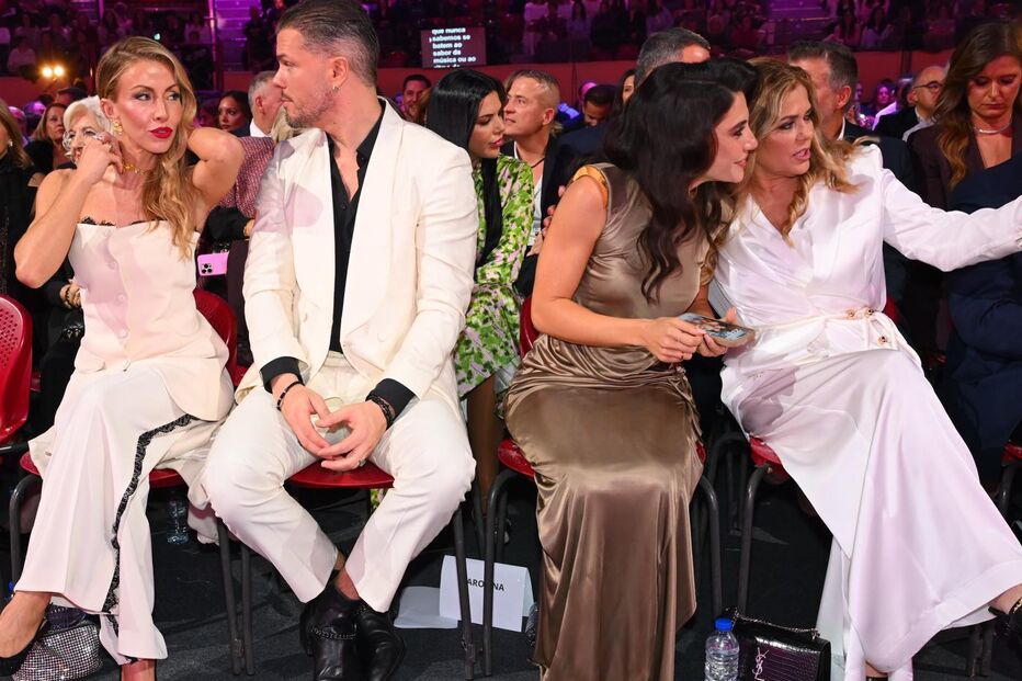 Tony Carreira emociona na 'Gala dos Sonhos', evento de apoio à Associação Sara Carreira.
