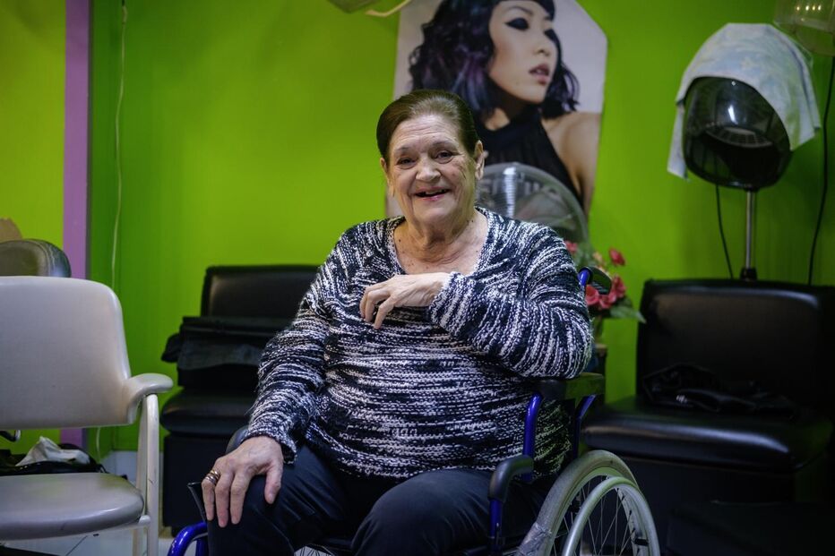 Anita Guerreiro num salão de cabeleireiro