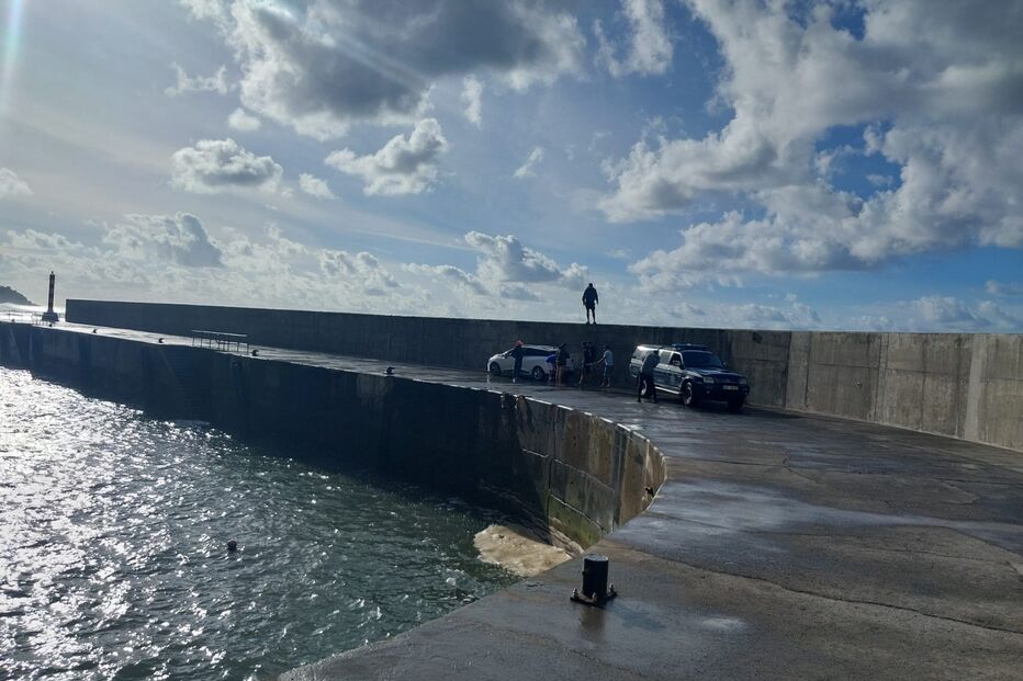 Cinco pessoas arrastadas por onda que galgou a muralha do cais do Paul do Mar na Madeira