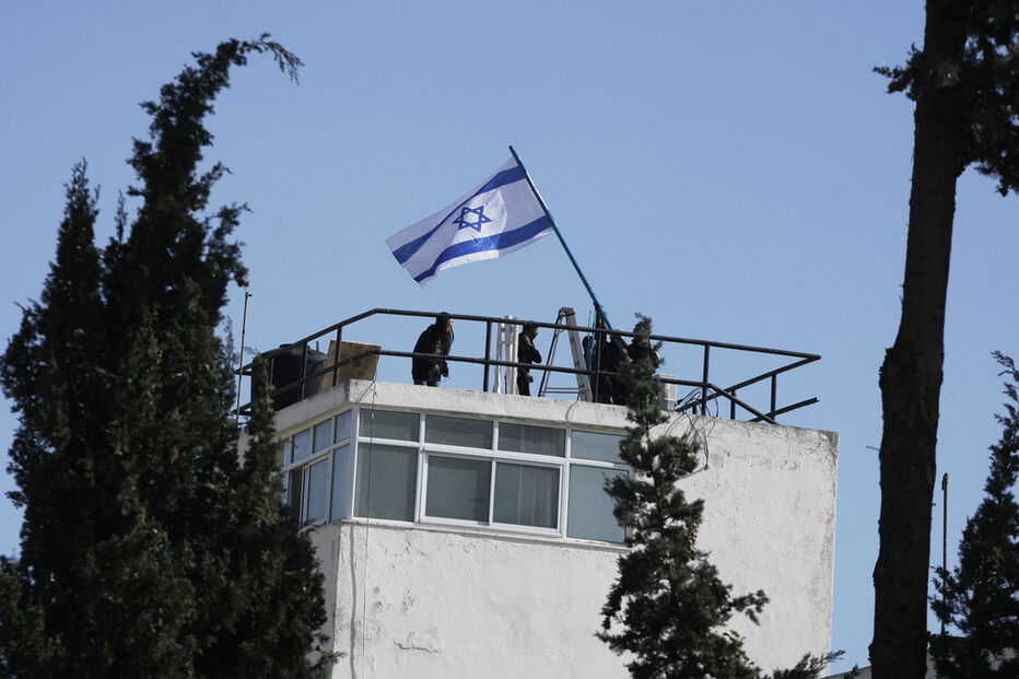 Polícia substitui bandeira da ONU por uma de Israel na sede da agência em Jerusalém