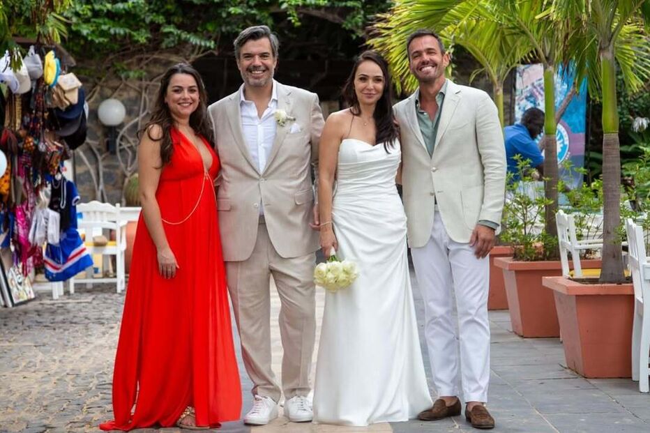 Elenco de Festa é Festa reunido em Cabo Verde para o casamento dos autores