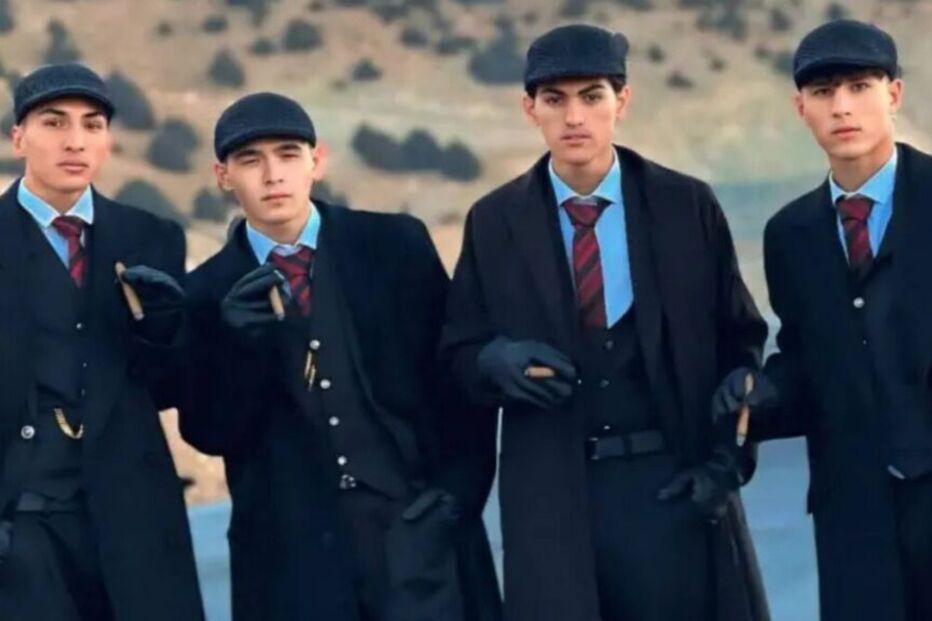 Quatro jovens detidos no Afeganistão por vestirem-se como os 'Peaky Blinders'