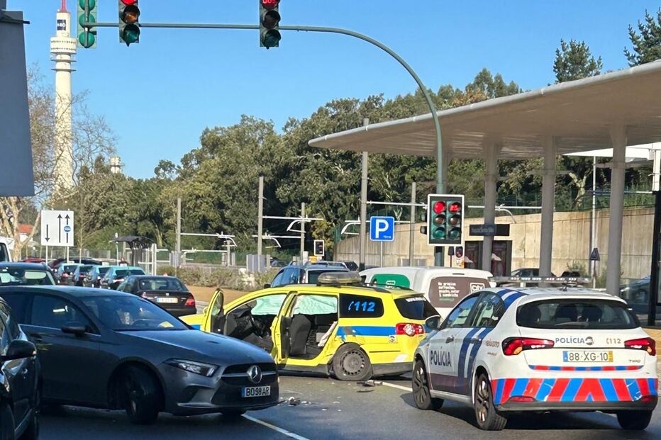 Viatura Médica de Emergência e Reanimação ficou destruída