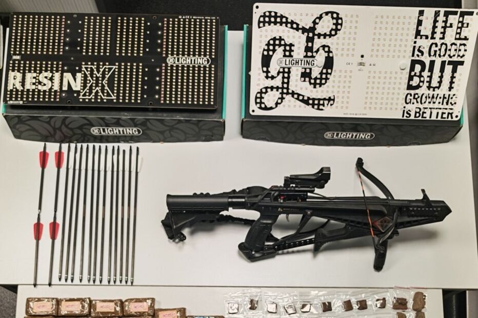 GNR apreende material de iluminação, estupefacientes, dinheiro e uma besta