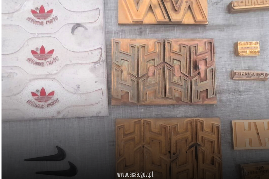 Moldes de marcas como Adidas, Gucci e Nike apreendidos