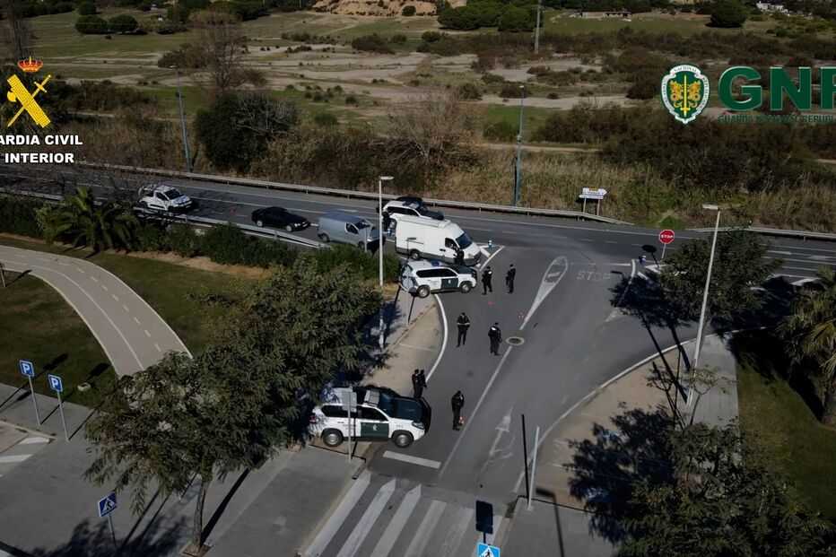 A Guarda Civil e a GNR colaboram numa operação