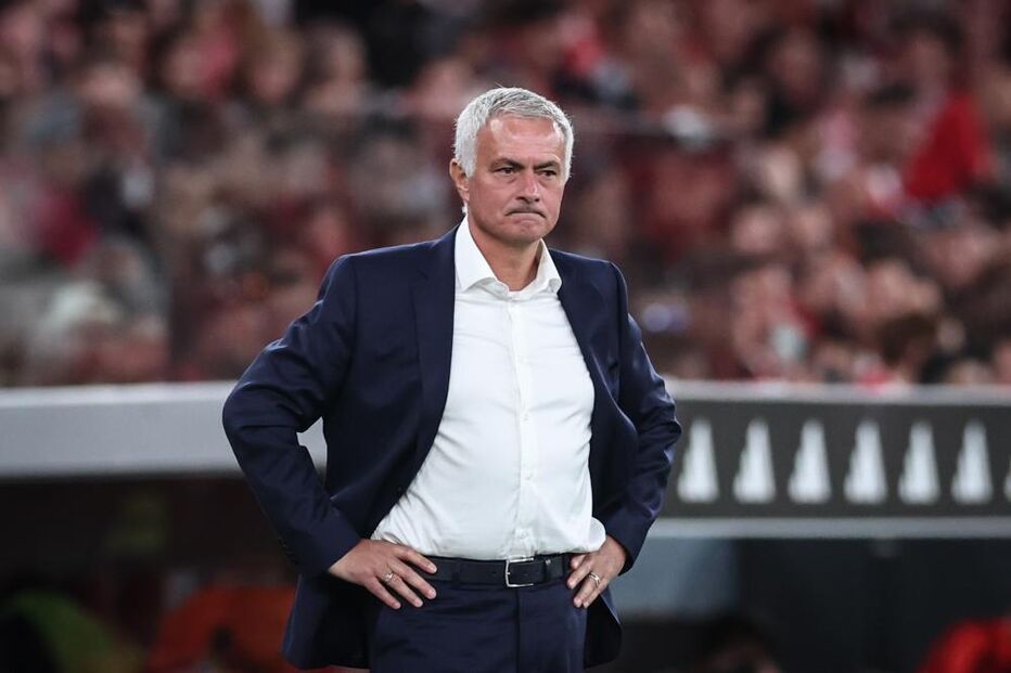 Mourinho no primeiro jogo na Luz pelo Benfica
