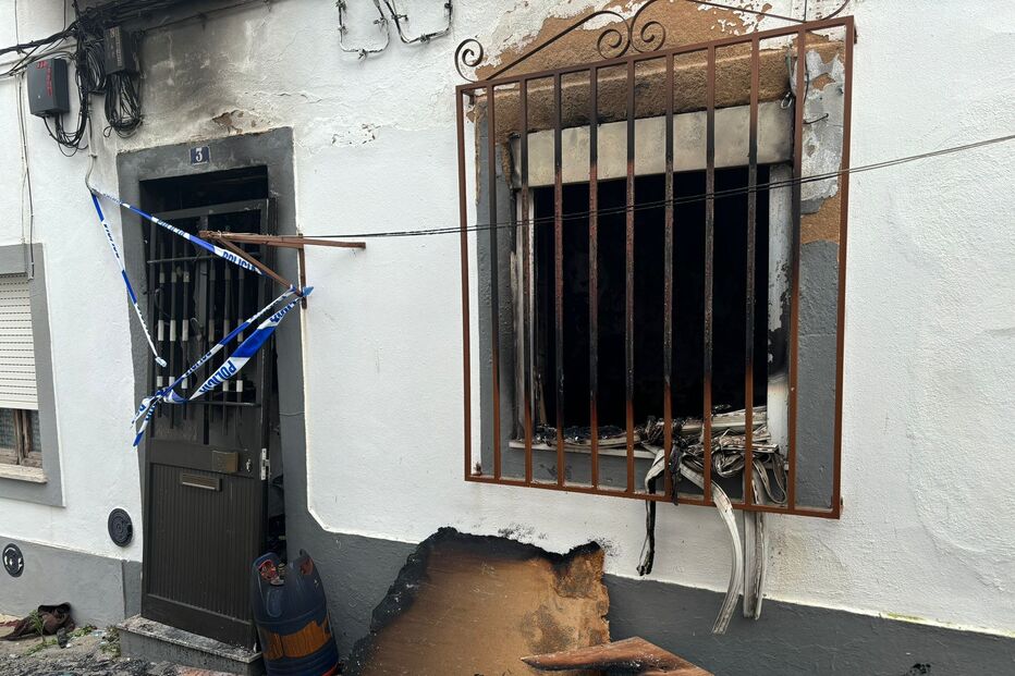 Incêndio em casa no centro histórico de Évora. Uma idosa ficou ferida