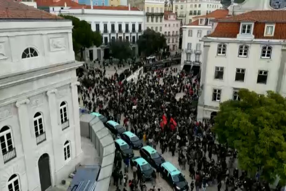 Manifestação no Rossio em dia de greve geral