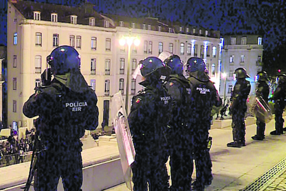 Protesto junto à Assembleia da República descambou em desacatos