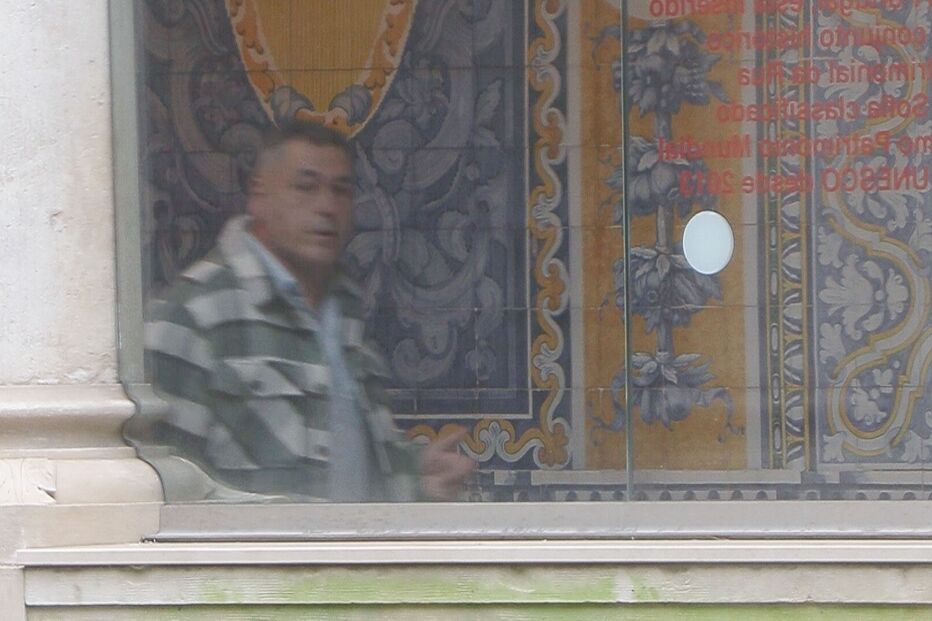 Ex-polícia condenado por falsificar escalas.jpg