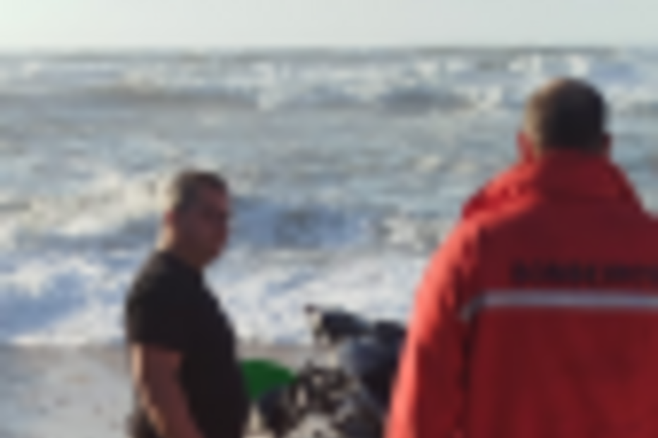 Resgate de homem e mota de água na praia de Esposende após queda