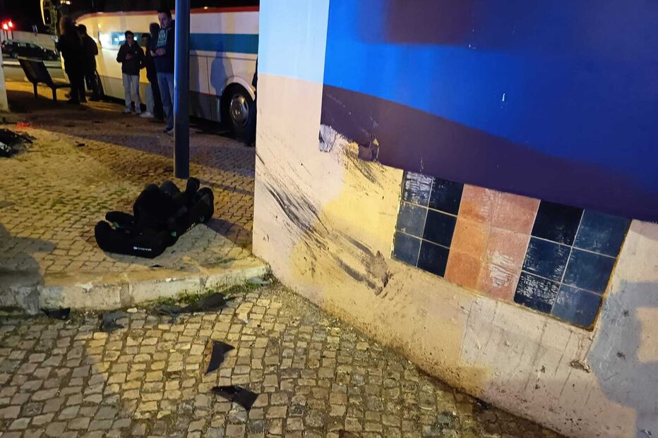 Condutor desobedece a ordem de paragem da PSP e acaba por se despistar em Lisboa. Acabou detido