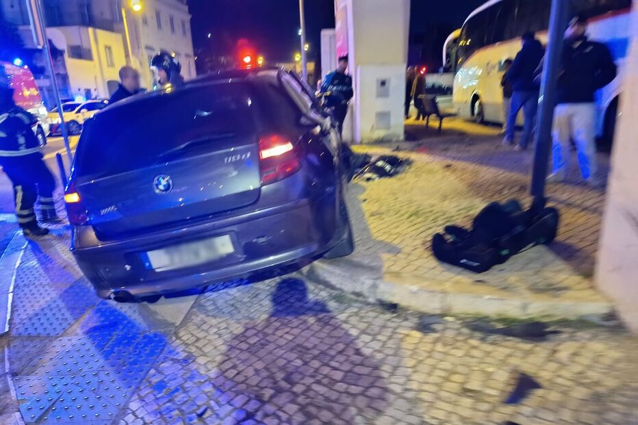 Condutor desobedece a ordem de paragem da PSP e acaba por se despistar em Lisboa. Acabou detido