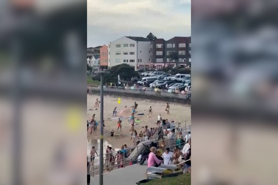 Vídeo mostra pânico na praia após disparos durante ataque mortal em Sydney 