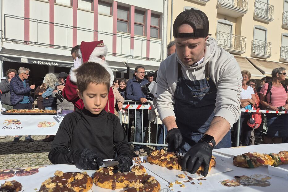 Chefe Filipe Martins liderou equipa que confecionou bolo-rei