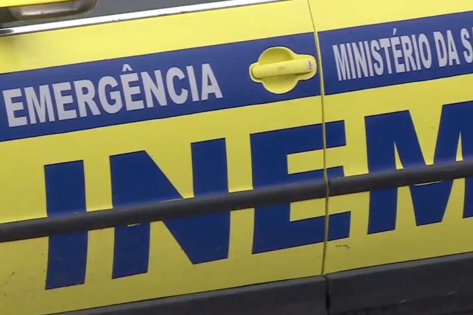 Veículo de emergência do INEM, ao serviço do Ministério da Saúde