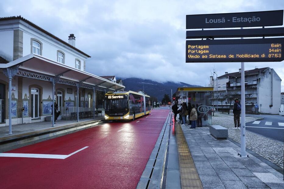 Autocarro a caminho de Serpins, com destino a Lousã - Estação, via Portagem