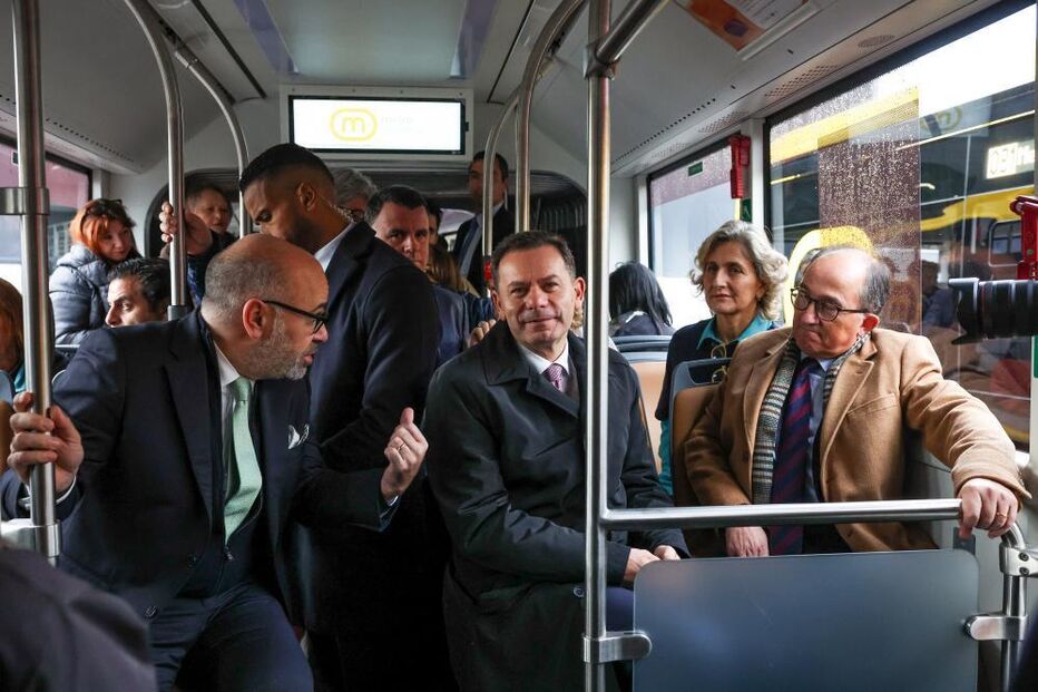 Passageiros no metrobus da Lousã mostram reações diversas no arranque do serviço