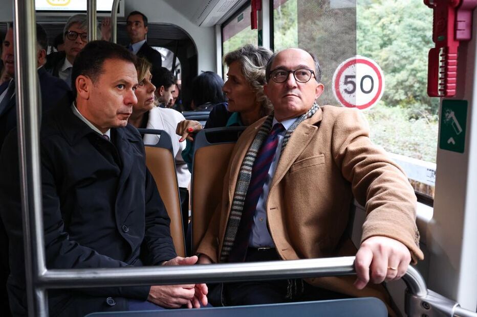 Passageiros no 'metrobus' da Lousã mostram reações diversas